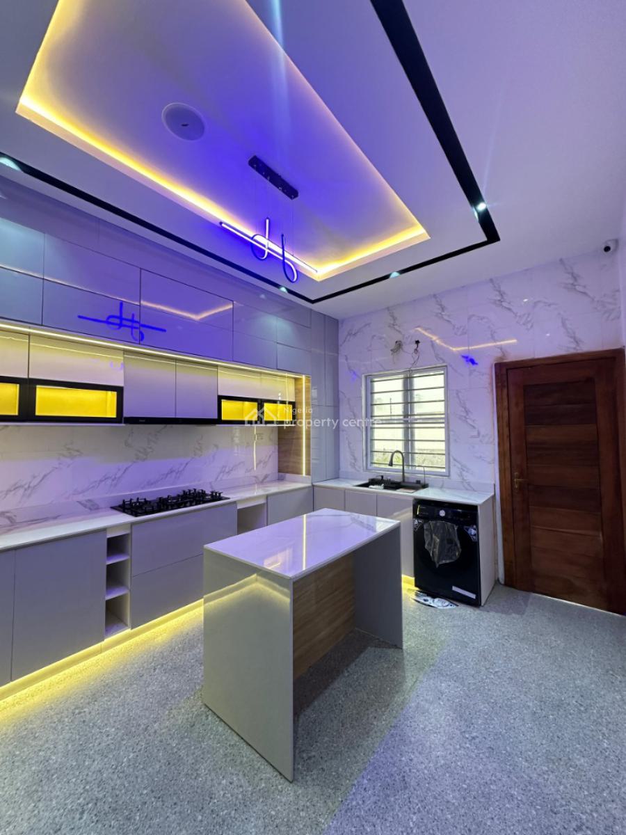 Uniquely-built Spacious 5 Bedroom Fully Detached Duplex with Bq, Chevron, Lekki, Lagos, Detached Duplex for Sale
