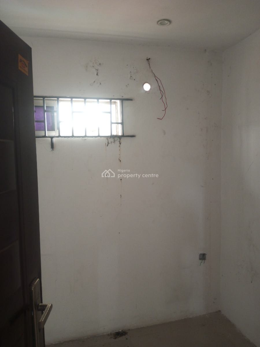 Big Shop, Upstairs, Directly Facing The Road, Badore, Ajah, Lagos, Shop for Rent