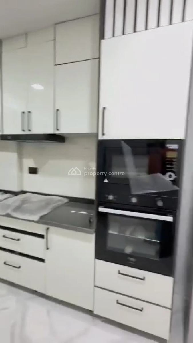 Fully Serviced 2bedroom Flat Ensuit, Off Admiralty Way, Lekki Phase 1, Lekki, Lagos, Flat / Apartment for Rent
