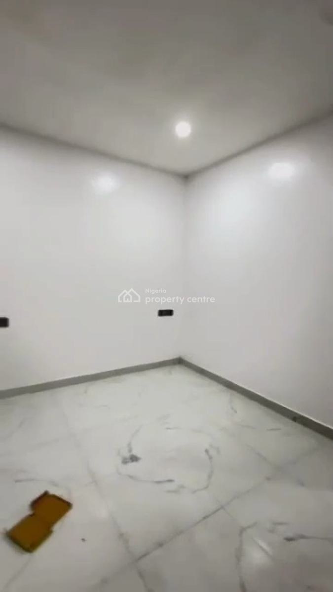 Fully Serviced 2bedroom Flat Ensuit, Off Admiralty Way, Lekki Phase 1, Lekki, Lagos, Flat / Apartment for Rent