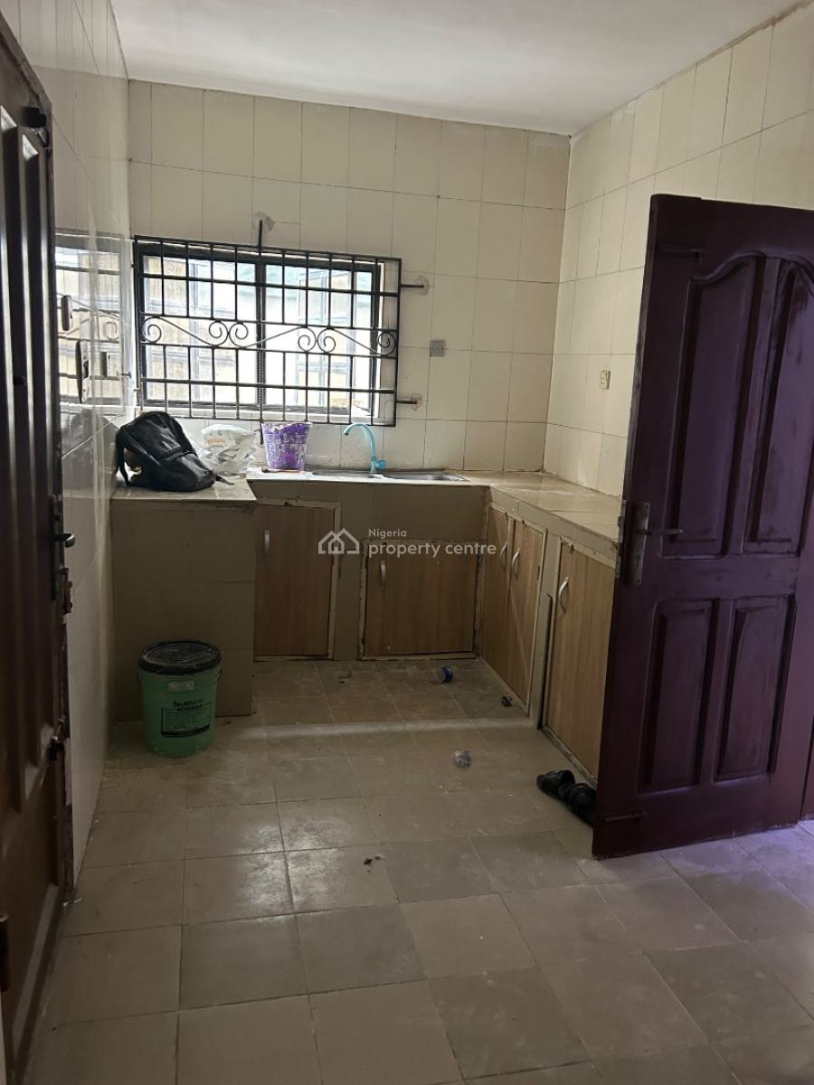 3 Bedroom Flat, Off Kilo, Surulere, Lagos, Flat / Apartment for Rent
