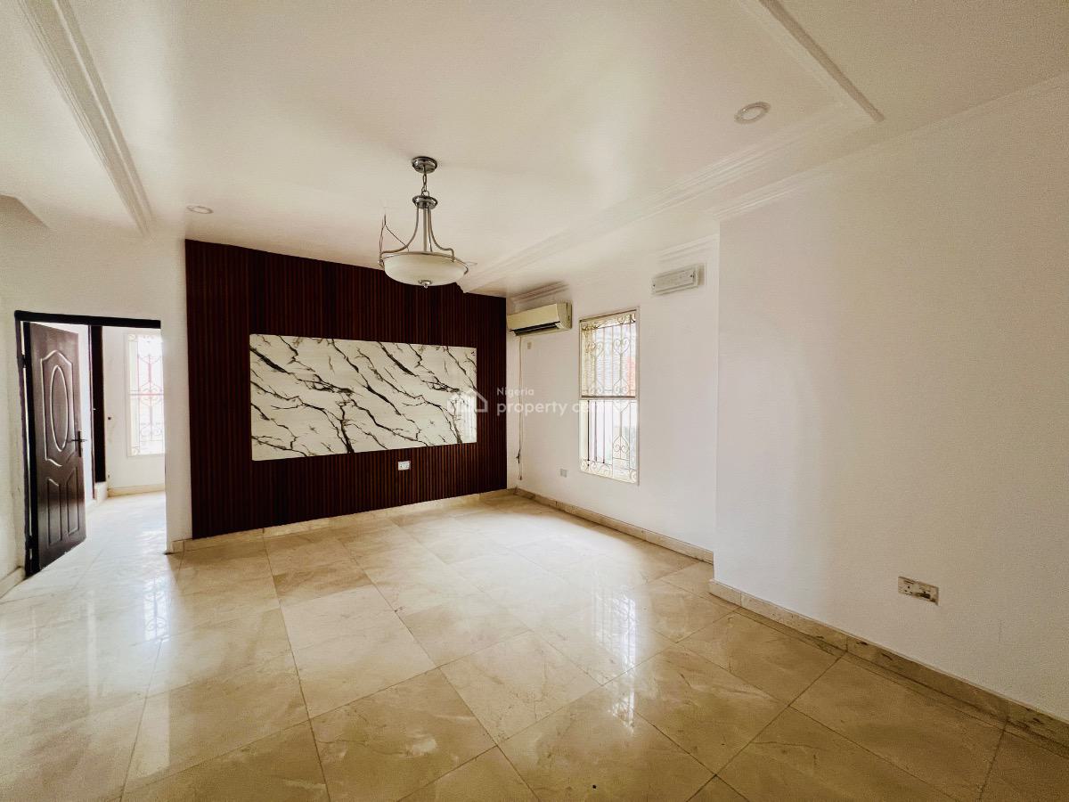 Fully Serviced 3 Bedroom Penthouse, Lekki Phase 1, Lekki Phase 1, Lekki, Lagos, Block of Flats for Sale
