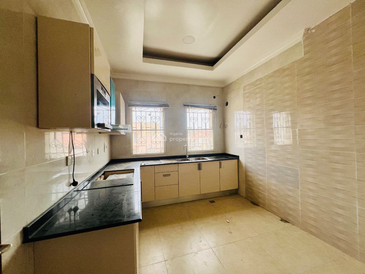 Fully Serviced 3 Bedroom Penthouse, Lekki Phase 1, Lekki Phase 1, Lekki, Lagos, Block of Flats for Sale
