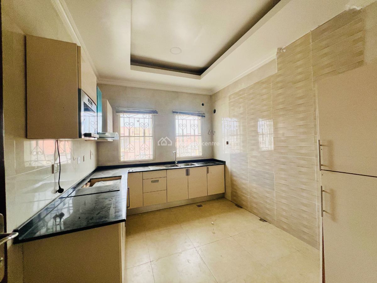 Fully Serviced 3 Bedroom Penthouse, Lekki Phase 1, Lekki Phase 1, Lekki, Lagos, Block of Flats for Sale