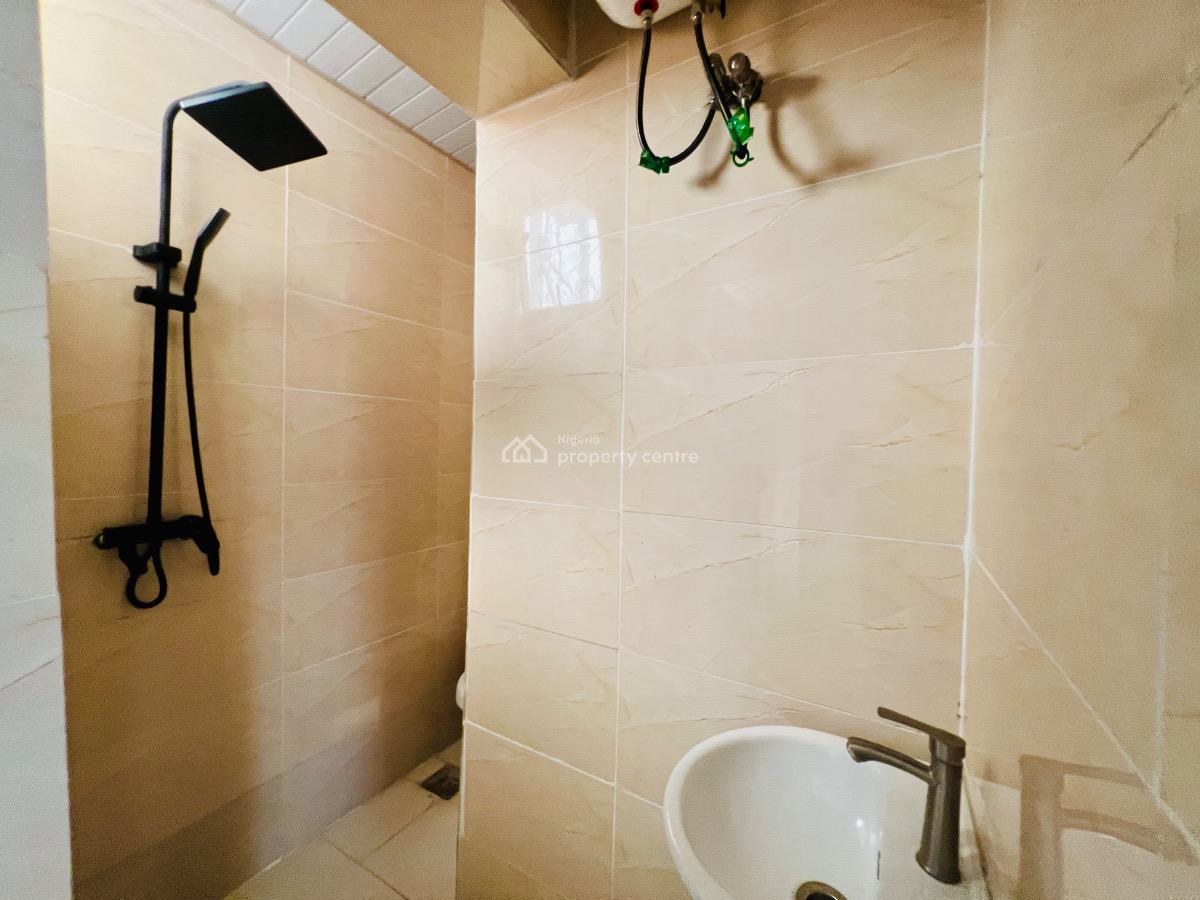 Fully Serviced 3 Bedroom Penthouse, Lekki Phase 1, Lekki Phase 1, Lekki, Lagos, Block of Flats for Sale