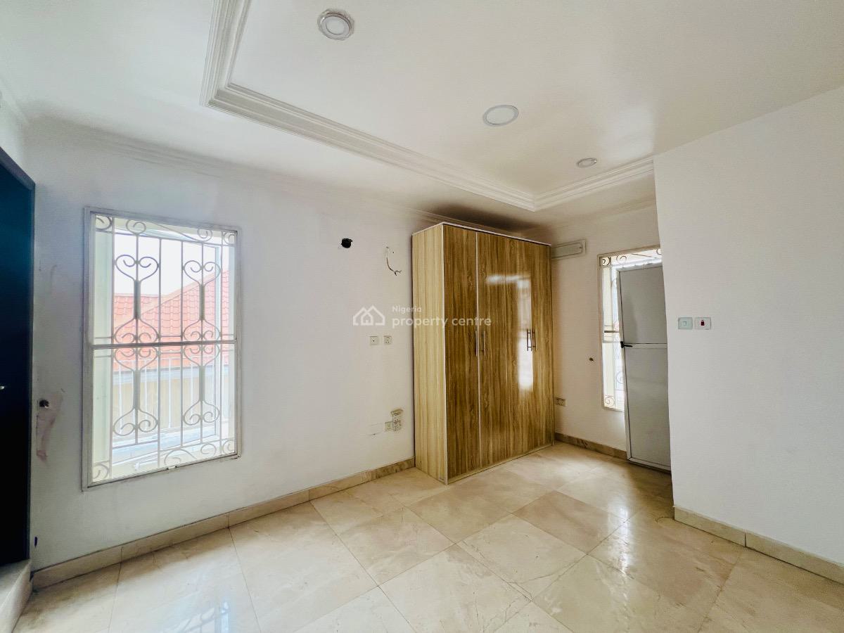 Fully Serviced 3 Bedroom Penthouse, Lekki Phase 1, Lekki Phase 1, Lekki, Lagos, Block of Flats for Sale