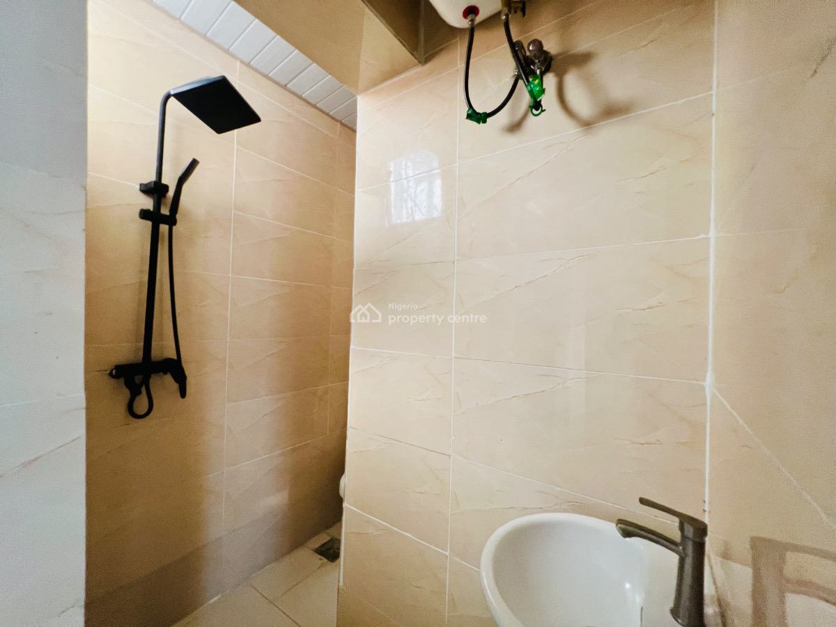 Fully Serviced 3 Bedroom Penthouse, Lekki Phase 1, Lekki Phase 1, Lekki, Lagos, Block of Flats for Sale