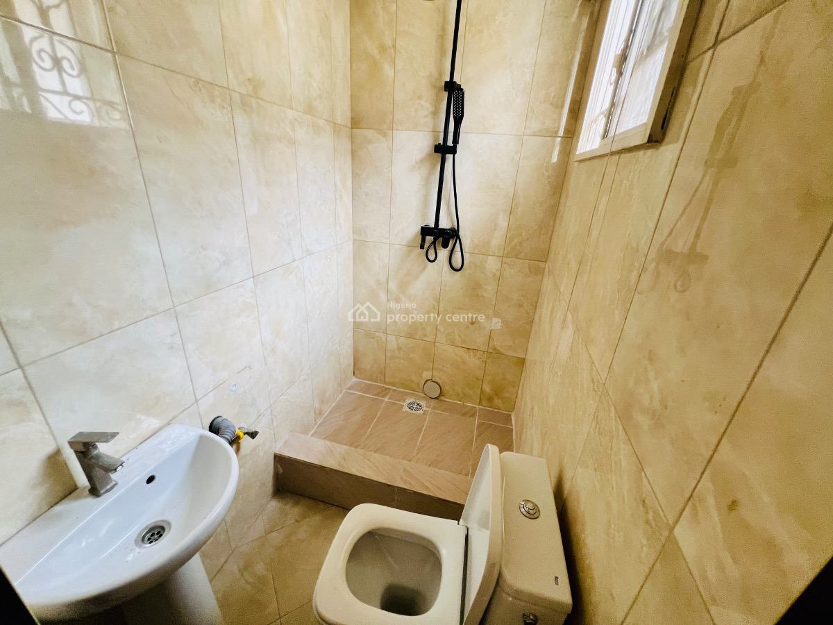 Fully Serviced 3 Bedroom Penthouse, Lekki Phase 1, Lekki Phase 1, Lekki, Lagos, Block of Flats for Sale