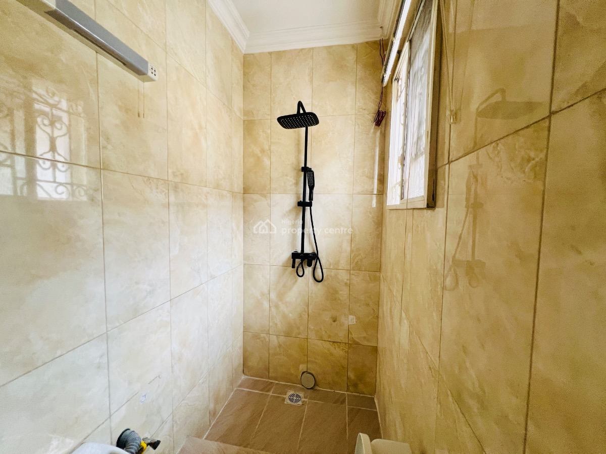 Fully Serviced 3 Bedroom Penthouse, Lekki Phase 1, Lekki Phase 1, Lekki, Lagos, Block of Flats for Sale