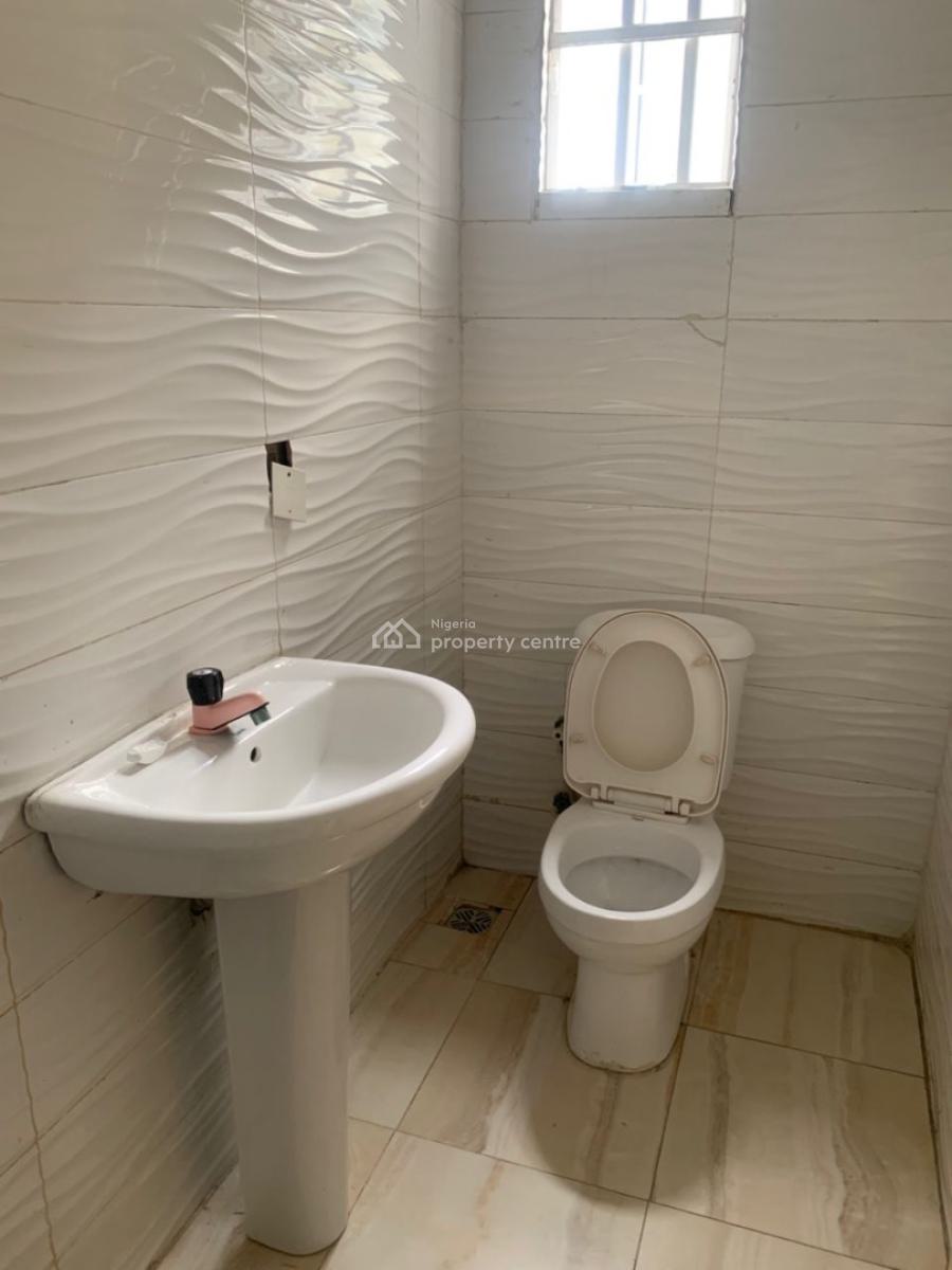 Decent & Spacious 4 Bedroom Semi Detached Duplex with Bq, Chevron, Lekki, Lagos, Semi-detached Duplex for Rent