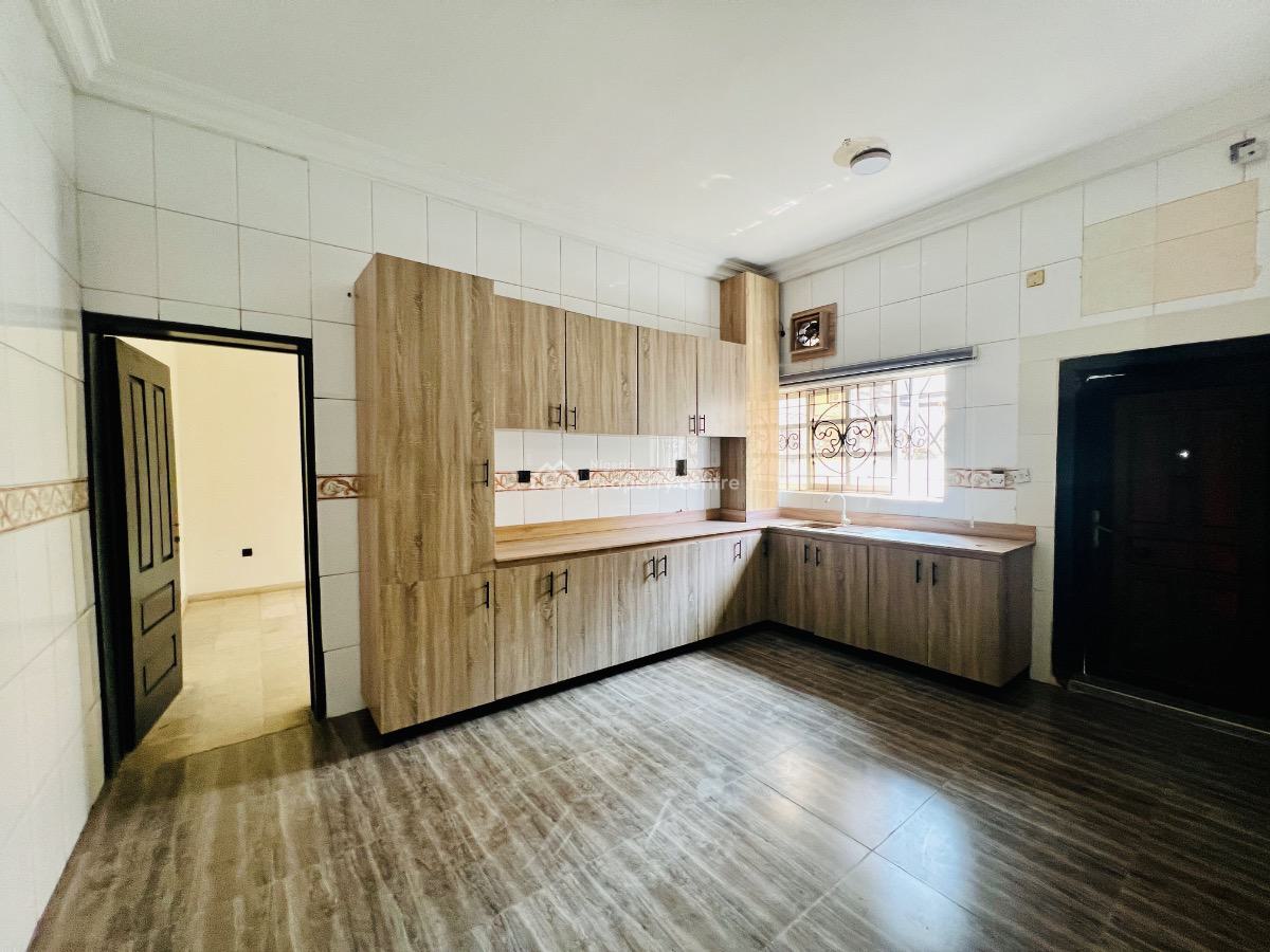 Massive 4 Bedroom Duplex with Bq, Lekki Phase 1, Lekki, Lagos, Semi-detached Duplex for Rent
