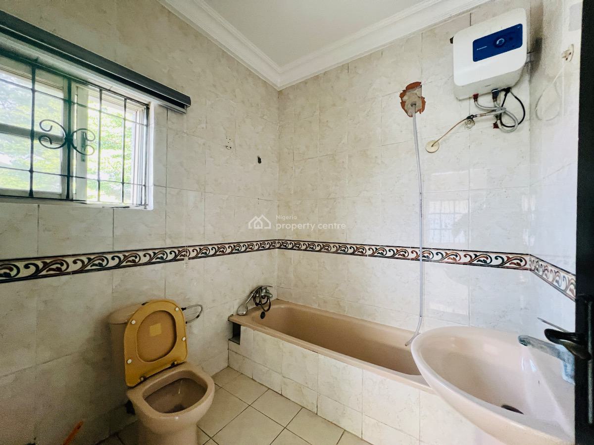 Massive 4 Bedroom Duplex with Bq, Lekki Phase 1, Lekki, Lagos, Semi-detached Duplex for Rent