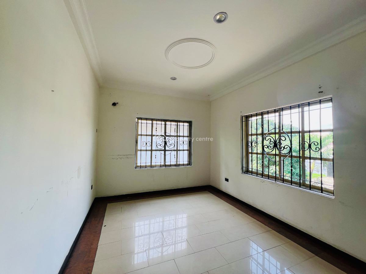 Massive 4 Bedroom Duplex with Bq, Lekki Phase 1, Lekki, Lagos, Semi-detached Duplex for Rent