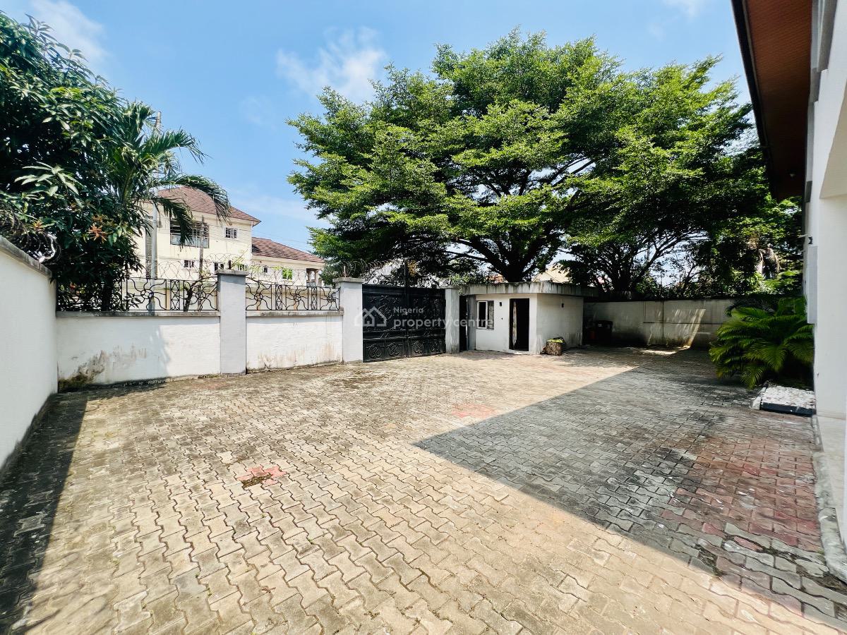 Massive 4 Bedroom Duplex with Bq, Lekki Phase 1, Lekki, Lagos, Semi-detached Duplex for Rent