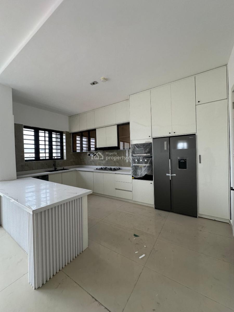 Nicely Built 3 Bedroom Apartment with Bq, Elevator, Pool & Gym, Lekki Phase 1, Lekki, Lagos, Flat / Apartment for Rent