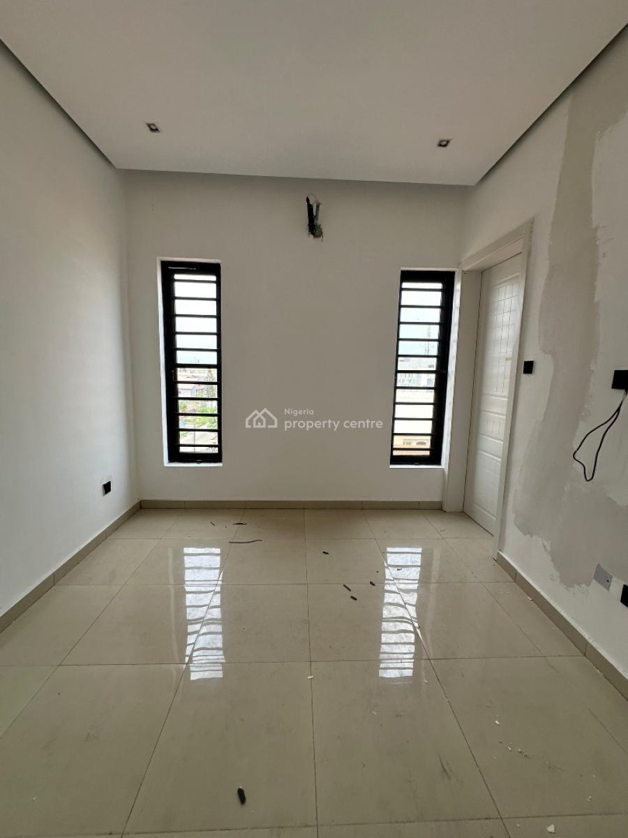 Nicely Built 3 Bedroom Apartment with Bq, Elevator, Pool & Gym, Lekki Phase 1, Lekki, Lagos, Flat / Apartment for Rent