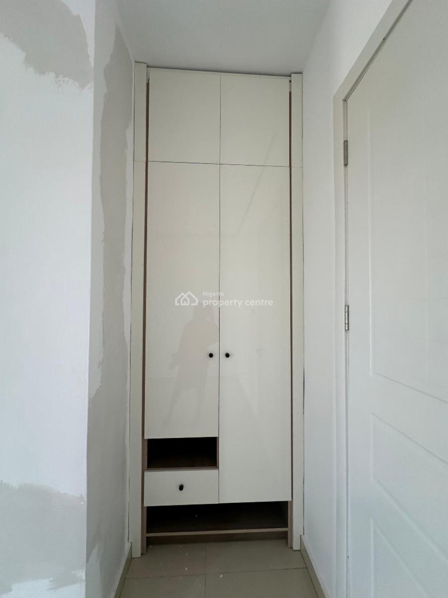 Nicely Built 3 Bedroom Apartment with Bq, Elevator, Pool & Gym, Lekki Phase 1, Lekki, Lagos, Flat / Apartment for Rent