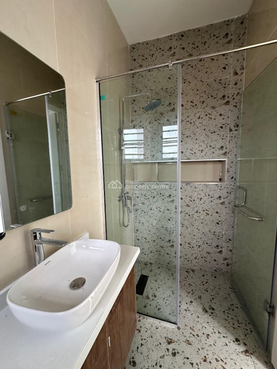 Nicely Built 3 Bedroom Apartment with Bq, Elevator, Pool & Gym, Lekki Phase 1, Lekki, Lagos, Flat / Apartment for Rent