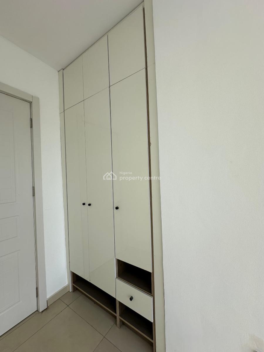 Nicely Built 3 Bedroom Apartment with Bq, Elevator, Pool & Gym, Lekki Phase 1, Lekki, Lagos, Flat / Apartment for Rent