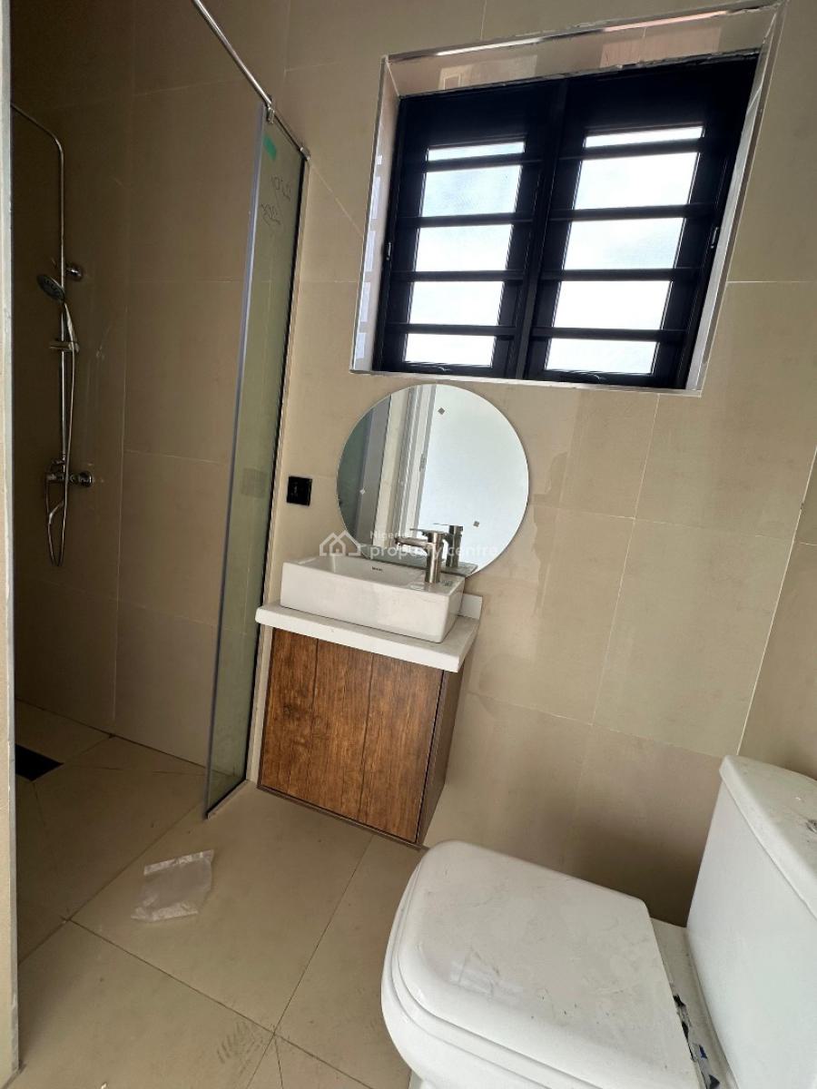 Nicely Built 3 Bedroom Apartment with Bq, Elevator, Pool & Gym, Lekki Phase 1, Lekki, Lagos, Flat / Apartment for Rent