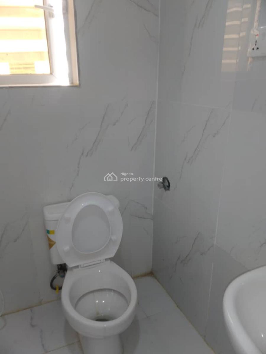 Standard 3 Bedrooms Flat with Bq, New Road Alpha Beach, Chevron, Lekki, Lagos, Flat / Apartment for Rent