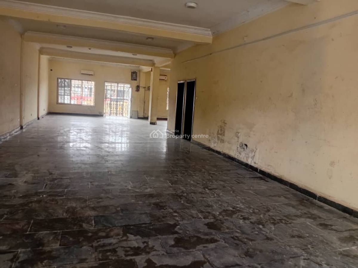 Office Space Measuring 140sqm on The Ground Floor, Wuse 2, Abuja, Plaza / Complex / Mall for Rent