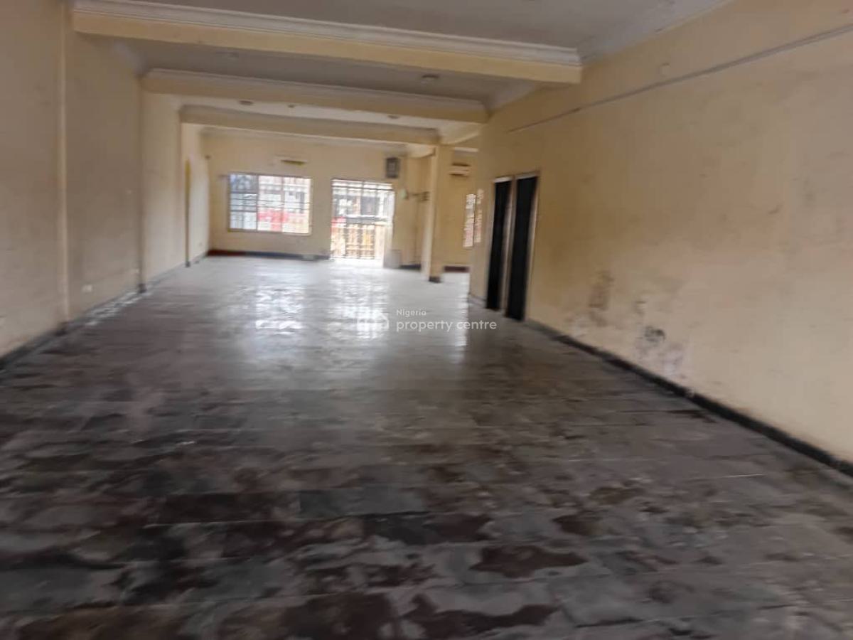 Office Space Measuring 140sqm on The Ground Floor, Wuse 2, Abuja, Plaza / Complex / Mall for Rent