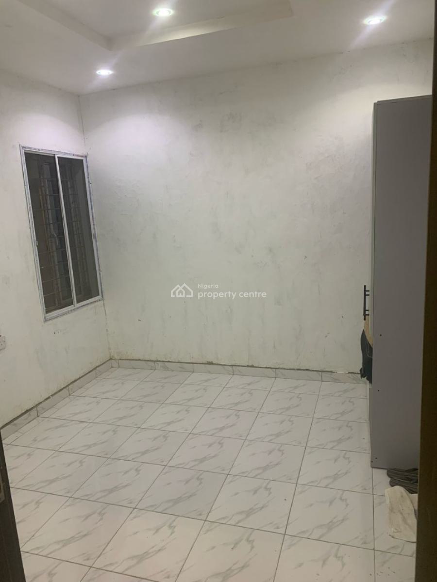 1 Bedroom Mini Flat with Kitted Kitchen, 5 Olaide Street Onigbogbo, Maryland, Lagos, Flat / Apartment for Rent