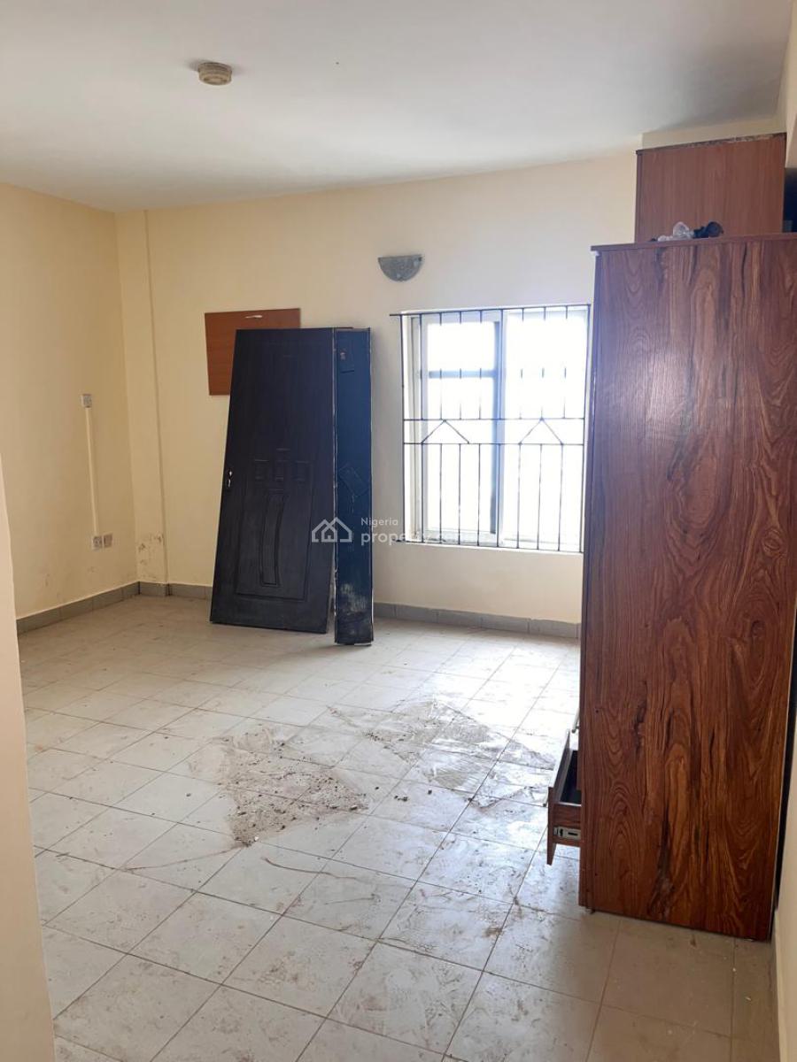 Modern 3-bedroom Apartment with Spacious Living Area, Abeokuta Street, Off Adekunle Street, Ebute Metta East, Yaba, Lagos, Flat / Apartment for Rent