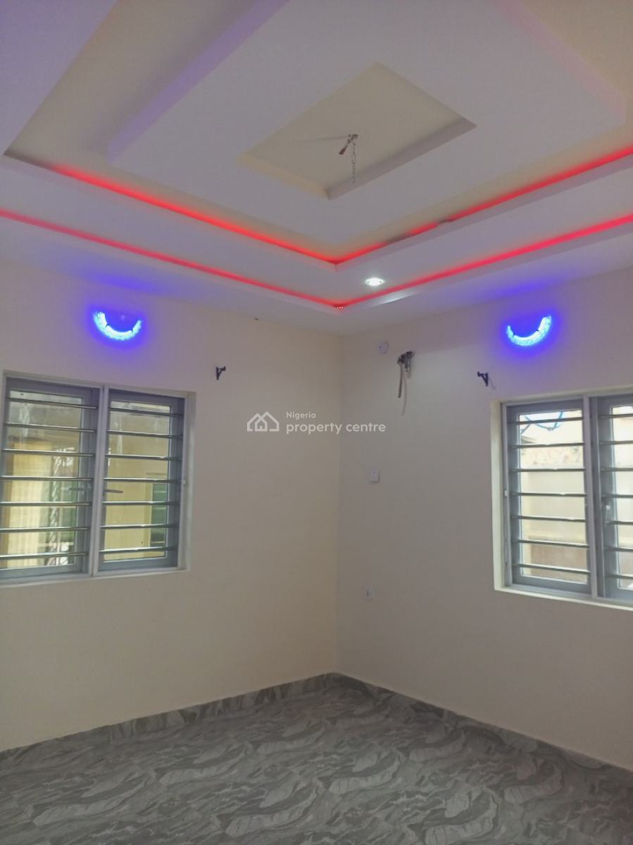 Newly Built 2 Bedroom, Bucknor Estate, Isolo, Lagos, Flat / Apartment for Rent