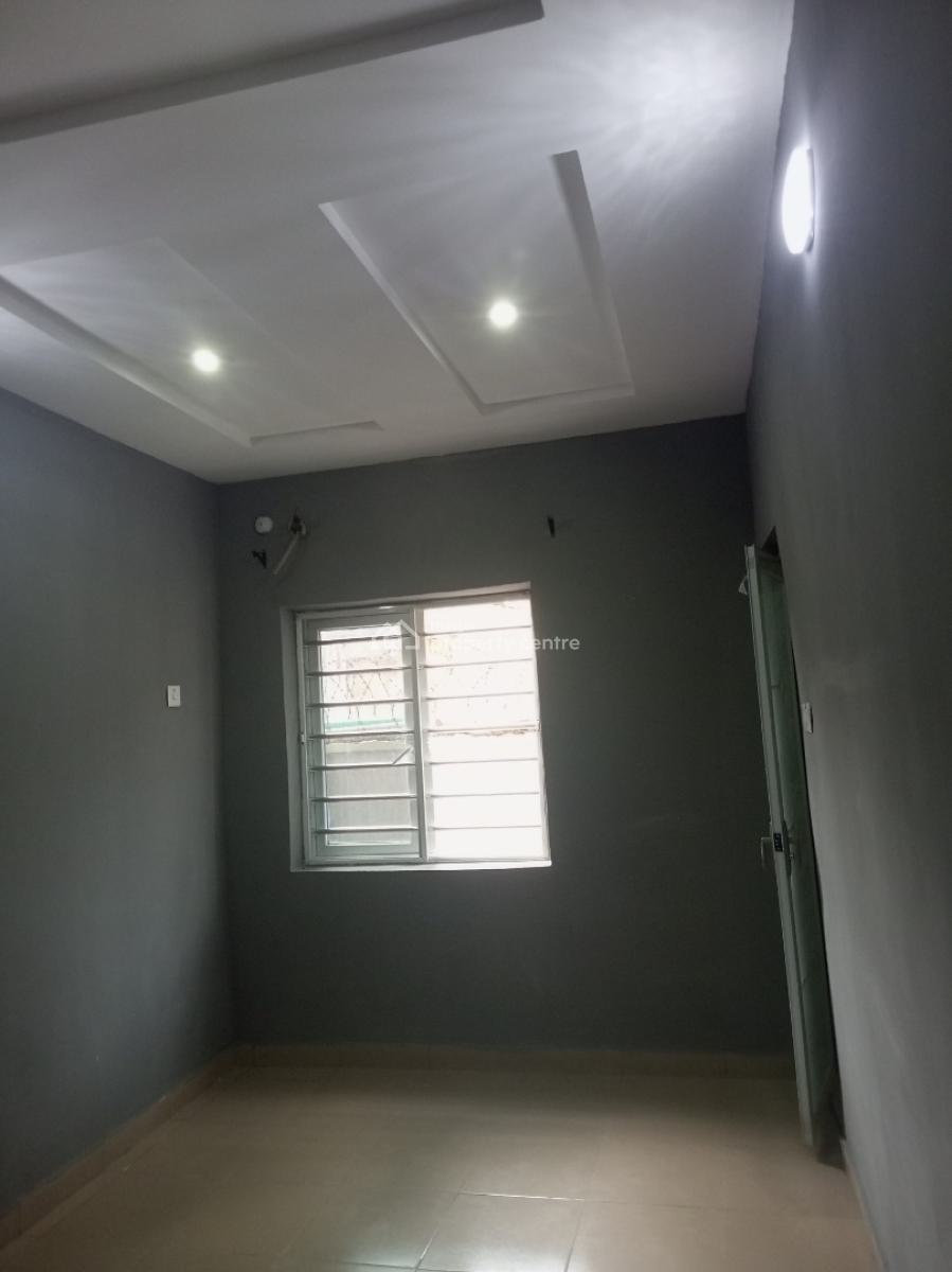 Newly Built 2 Bedroom, Bucknor Estate, Isolo, Lagos, Flat / Apartment for Rent