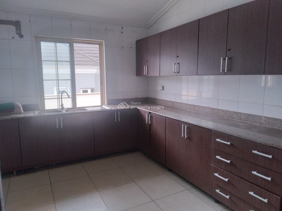 Spacious Five (5) Bedroom Penthouse, Lekki Phase 1, Lekki, Lagos, Flat / Apartment for Rent