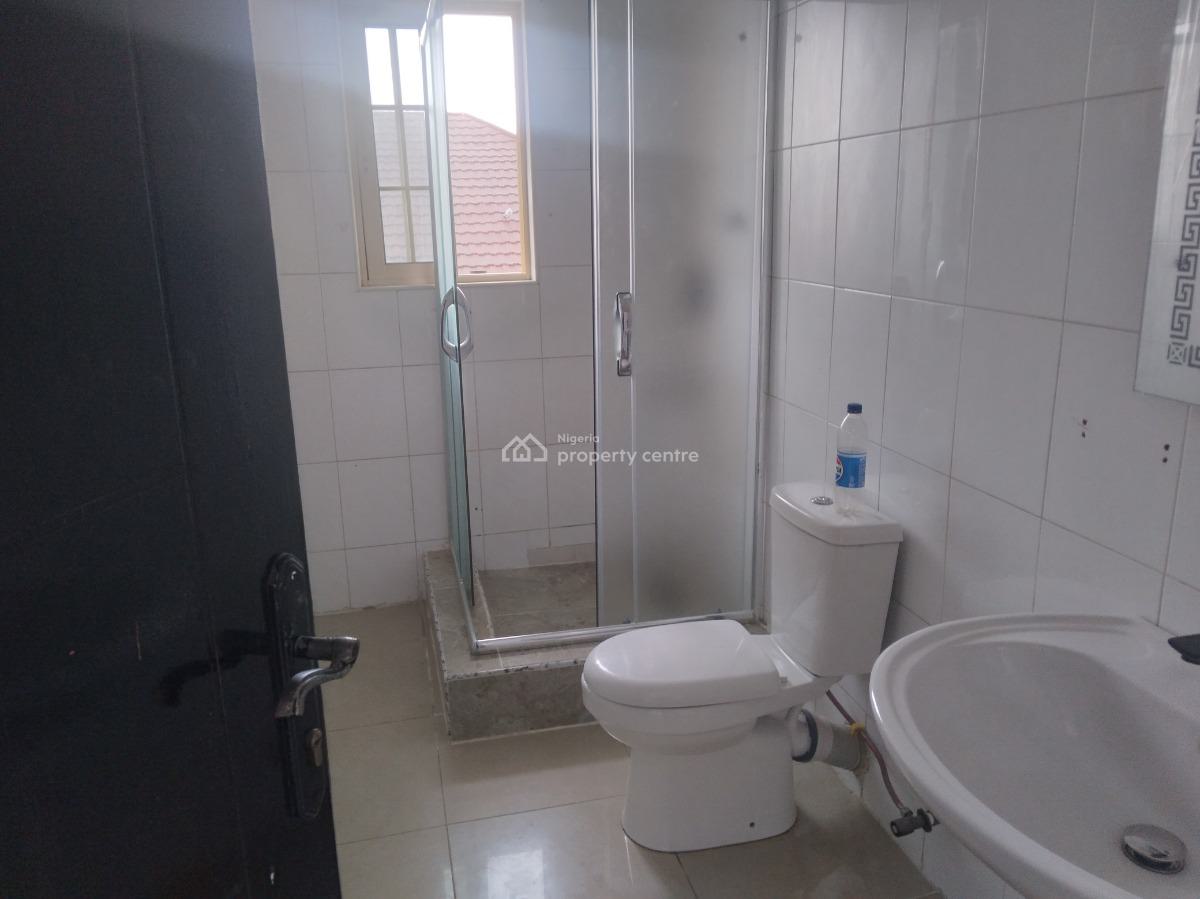 Spacious Five (5) Bedroom Penthouse, Lekki Phase 1, Lekki, Lagos, Flat / Apartment for Rent