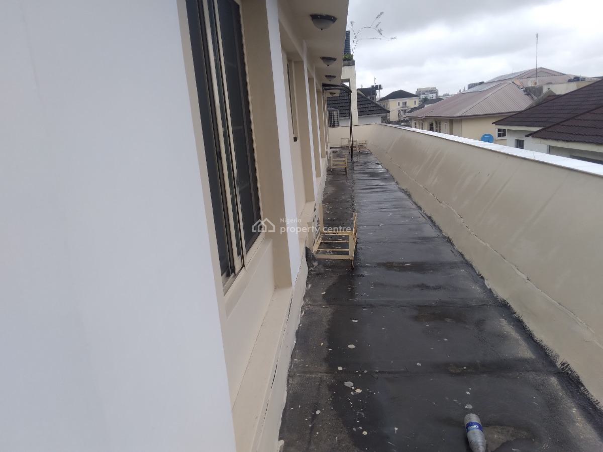 Spacious Five (5) Bedroom Penthouse, Lekki Phase 1, Lekki, Lagos, Flat / Apartment for Rent