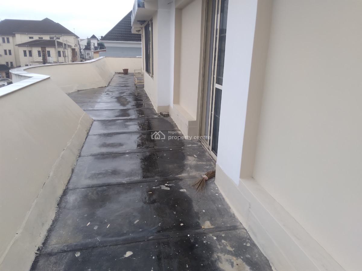 Spacious Five (5) Bedroom Penthouse, Lekki Phase 1, Lekki, Lagos, Flat / Apartment for Rent