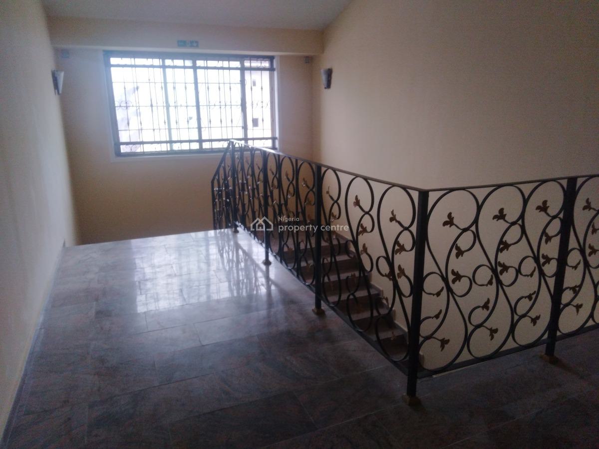 Spacious Five (5) Bedroom Penthouse, Lekki Phase 1, Lekki, Lagos, Flat / Apartment for Rent