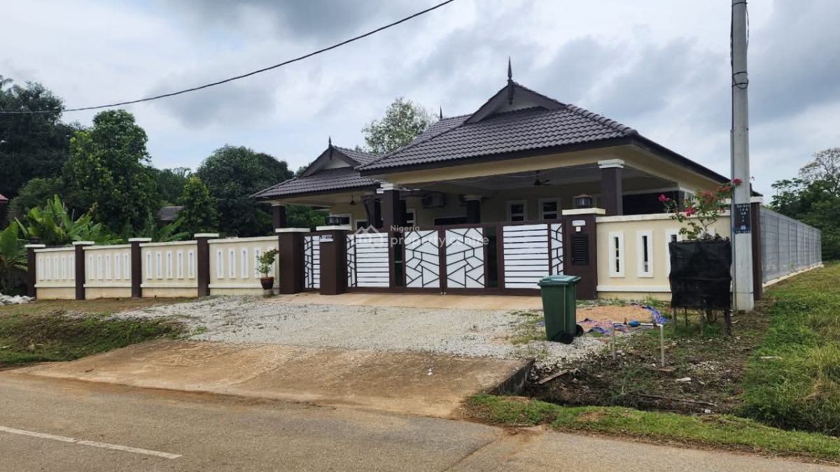 3 Bedroom Apartment, Ebute Metta West, Yaba, Lagos, House for Sale
