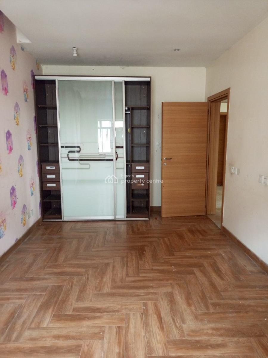 Spacious 4 Bedroom Terrace Fully Serviced Estate, Ologolo, Lekki, Lagos, Terraced Duplex for Rent