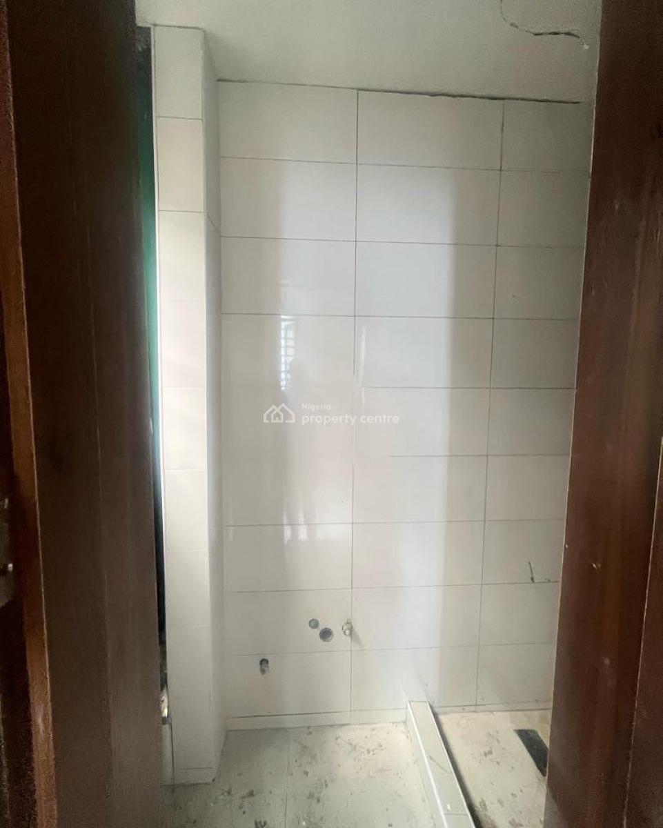 Lovely 2 Bedroom Apartment with Bq, Ologolo, Lekki, Lagos, Block of Flats for Sale