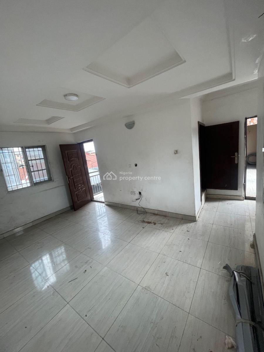 Neatly Used One Bedroom Flat, Bajulaye Road, Shomolu, Lagos, Mini Flat (room and Parlour) for Rent