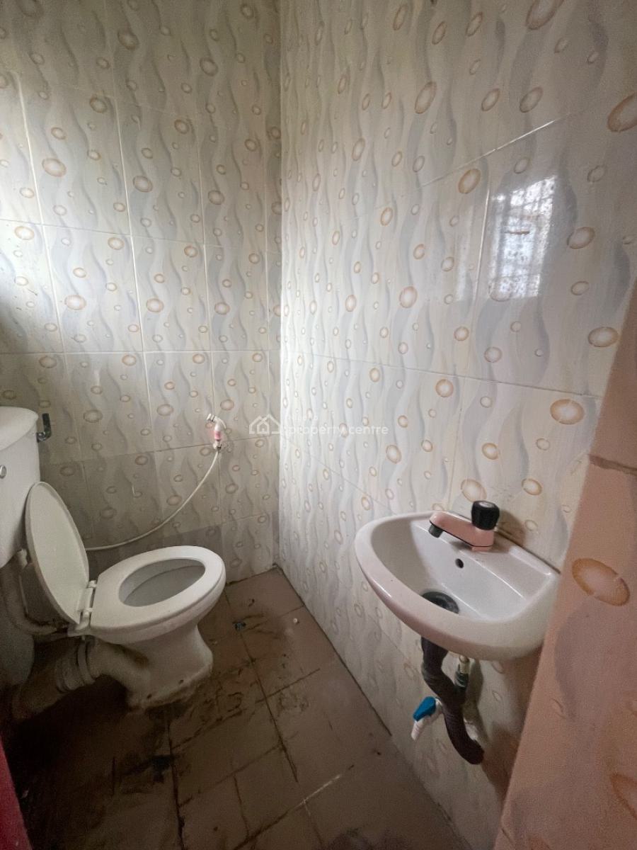 Neatly Used One Bedroom Flat, Bajulaye Road, Shomolu, Lagos, Mini Flat (room and Parlour) for Rent