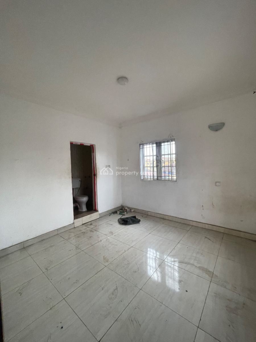 Neatly Used One Bedroom Flat, Bajulaye Road, Shomolu, Lagos, Mini Flat (room and Parlour) for Rent