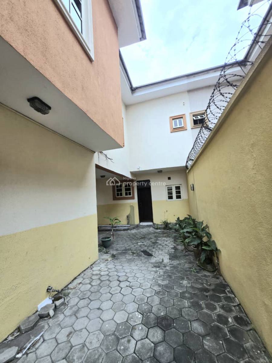 Well-maintained 6 Bedroom Detached Duplex with 2bq, Lekki Phase 1, Lekki, Lagos, Detached Duplex for Rent