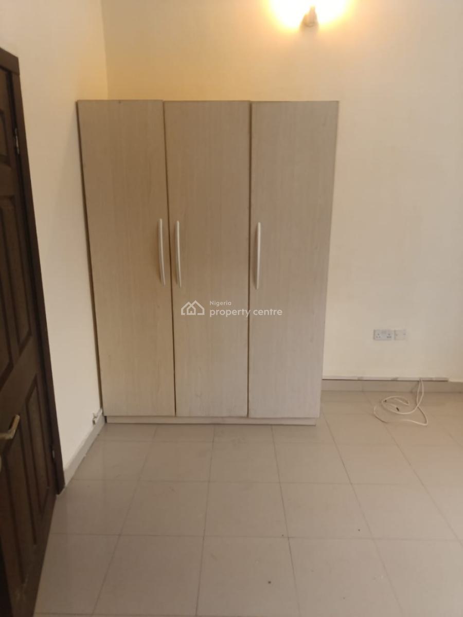 Spacious 2 Bedroom Flat Ground-floor Ensuite, Off Admiralty Way, Lekki Phase 1, Lekki, Lagos, Flat / Apartment for Rent