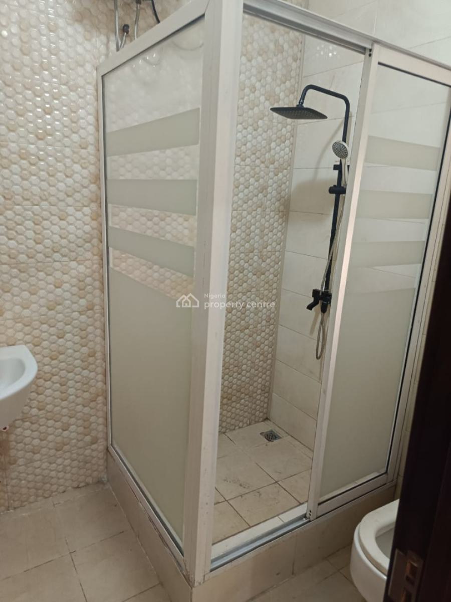 Spacious 2 Bedroom Flat Ground-floor Ensuite, Off Admiralty Way, Lekki Phase 1, Lekki, Lagos, Flat / Apartment for Rent