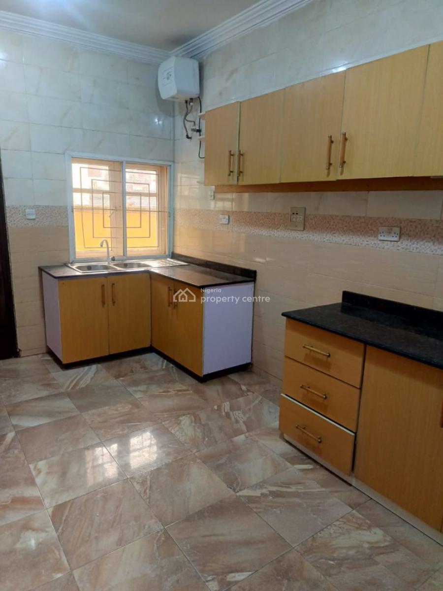 Spacious 2 Bedroom Flat Ground-floor Ensuite, Off Admiralty Way, Lekki Phase 1, Lekki, Lagos, Flat / Apartment for Rent