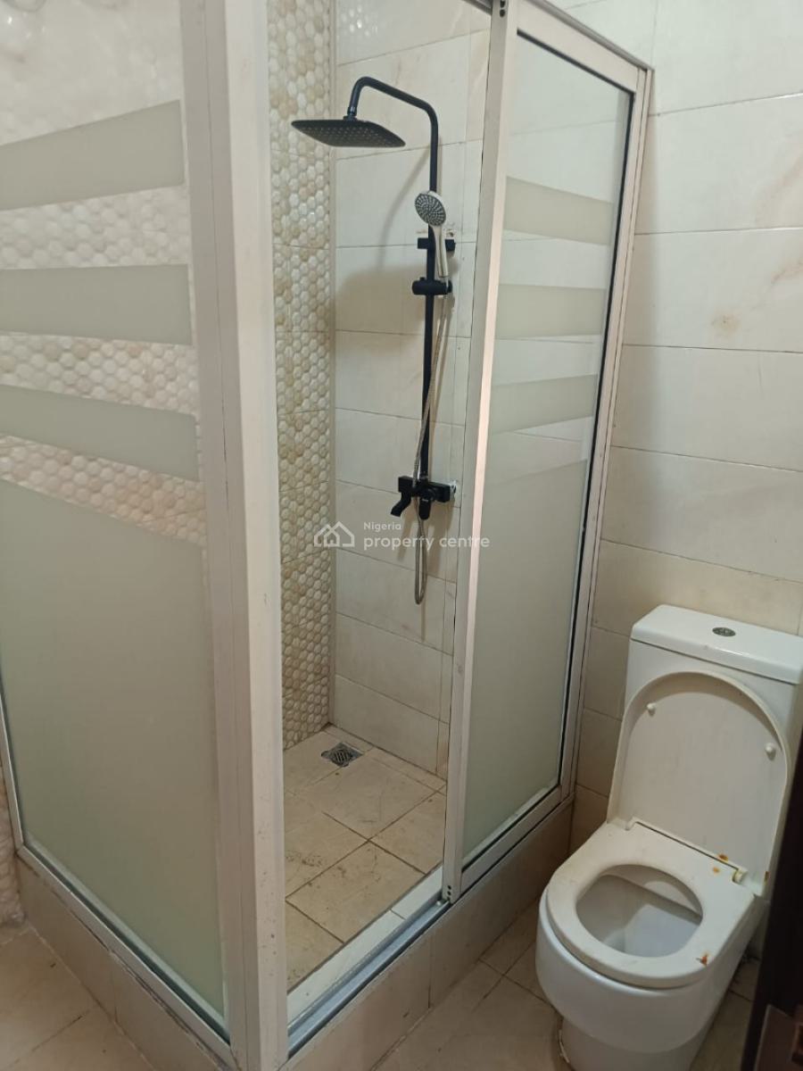 Spacious 2 Bedroom Flat Ground-floor Ensuite, Off Admiralty Way, Lekki Phase 1, Lekki, Lagos, Flat / Apartment for Rent