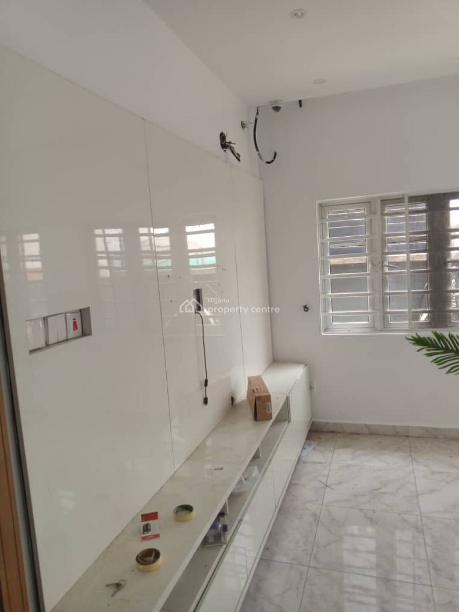 3 Bedroom Flat, Arowojobi, Mende, Maryland, Lagos, House for Rent
