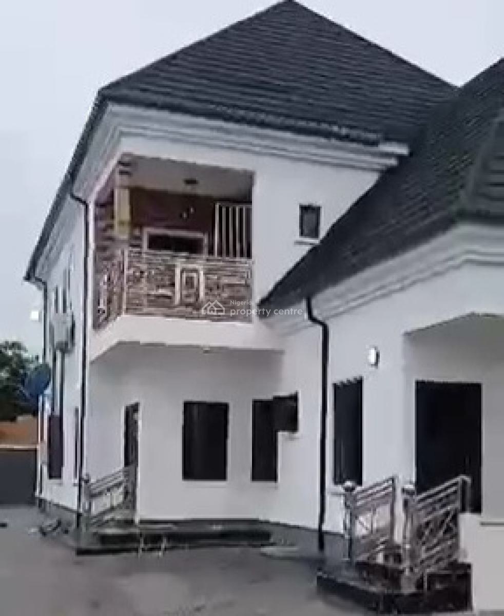 5 Bedrooms Duplex with Bush Bar, Upstairs, Security House, Mtn Mast Road, First Ugbor Road, Benin, Oredo, Edo, Detached Duplex for Sale
