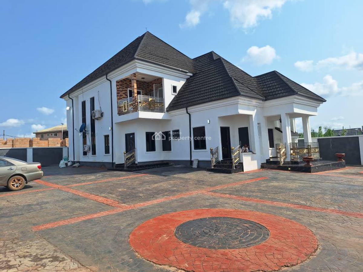 5 Bedrooms Duplex with Bush Bar, Upstairs, Security House, Mtn Mast Road, First Ugbor Road, Benin, Oredo, Edo, Detached Duplex for Sale